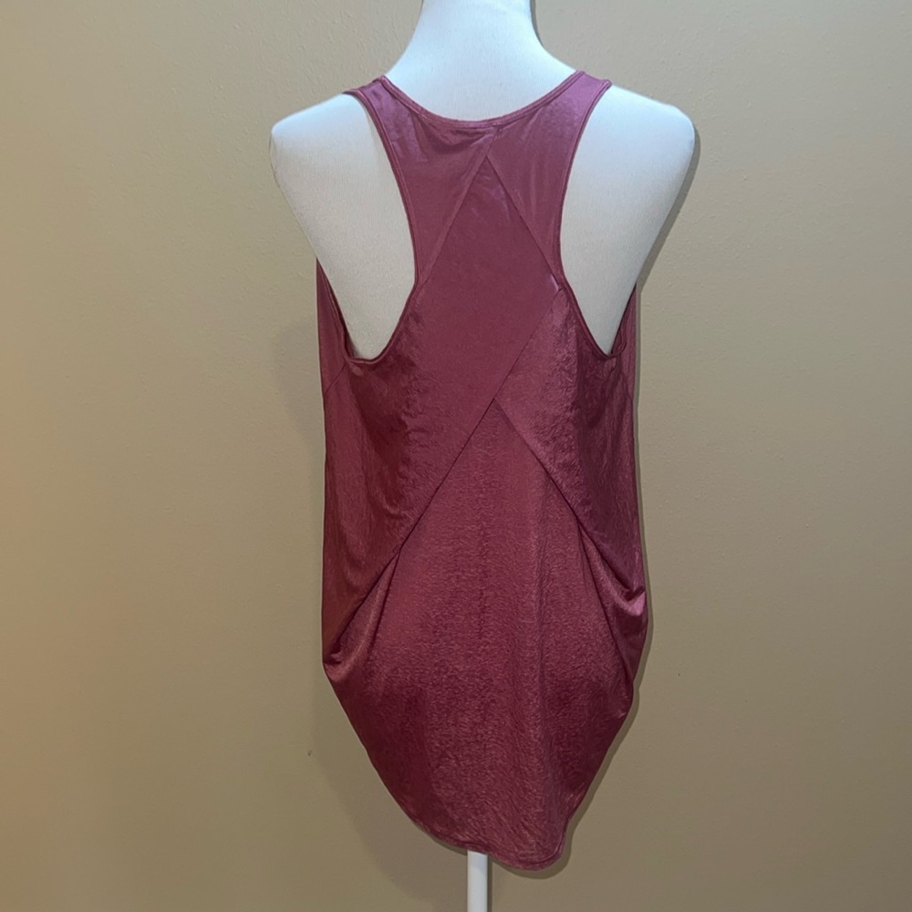 Lululemon Essential Tank - Picture 2 of 7
